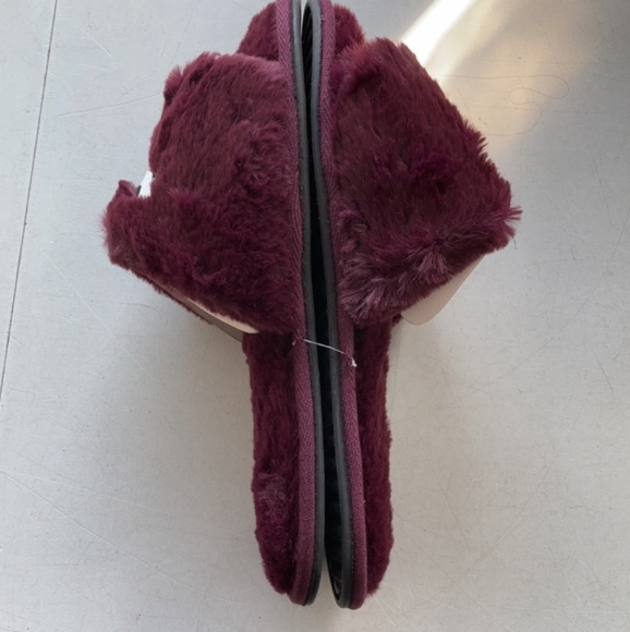 PINK Victoria's secret VS Burgundy Fur Cozy Slippers NWT Large 10 - Picture 7 of 11